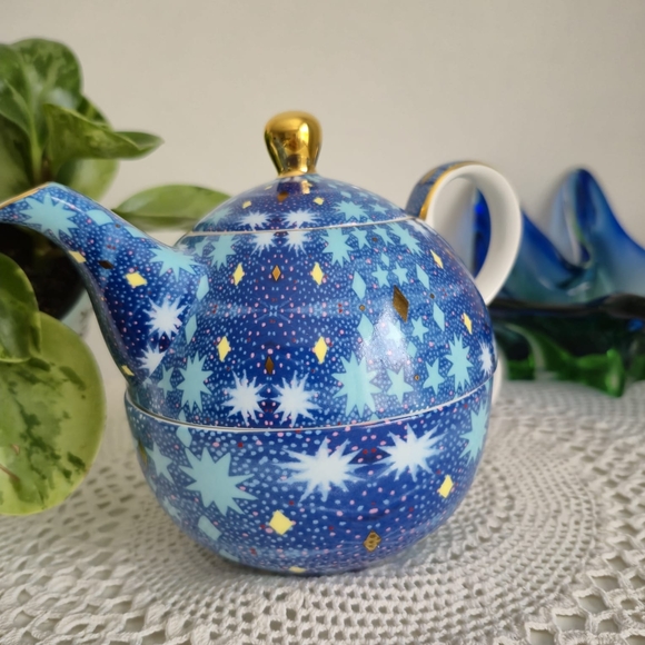 Fine Porcelain Tea Set - Picture 6 of 9